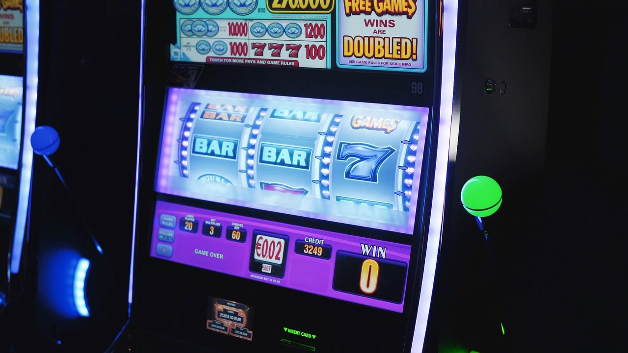 Ilustrasi mesin slot online modern di platform scatter78